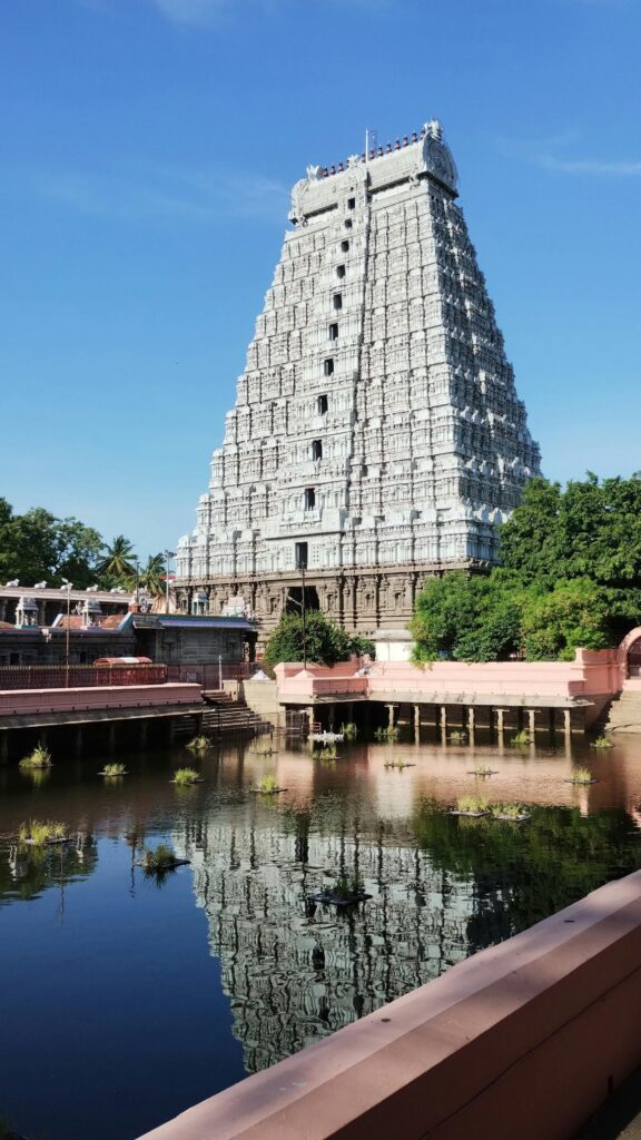 Meenakshi Amman Temple, Madurai, Tamil Nadu. one of the top 10 famous temples of south india.